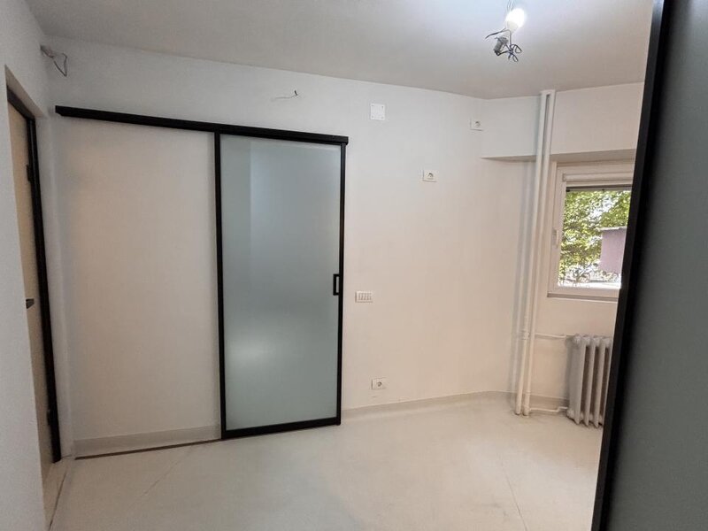 Garsoniera Dristor, 100 m metrou Dristor, birou sau locuinta, comision 0%